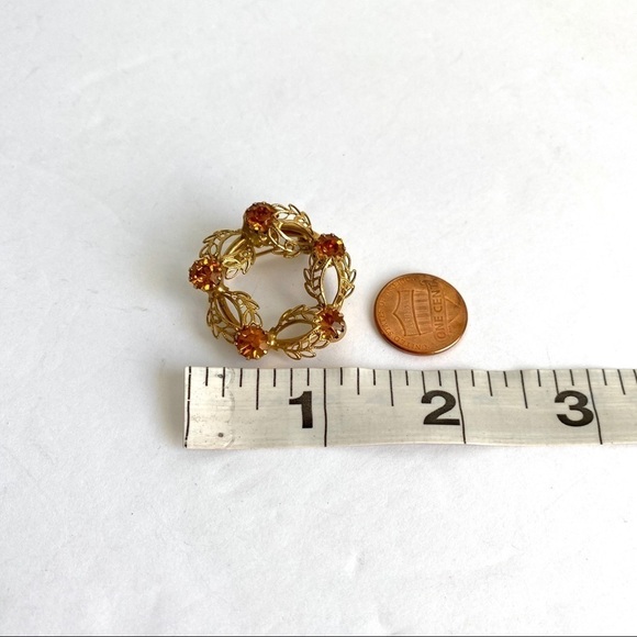 Vintage Wreath Brooch Faux Citrine Rhinestone Gold - Picture 7 of 7